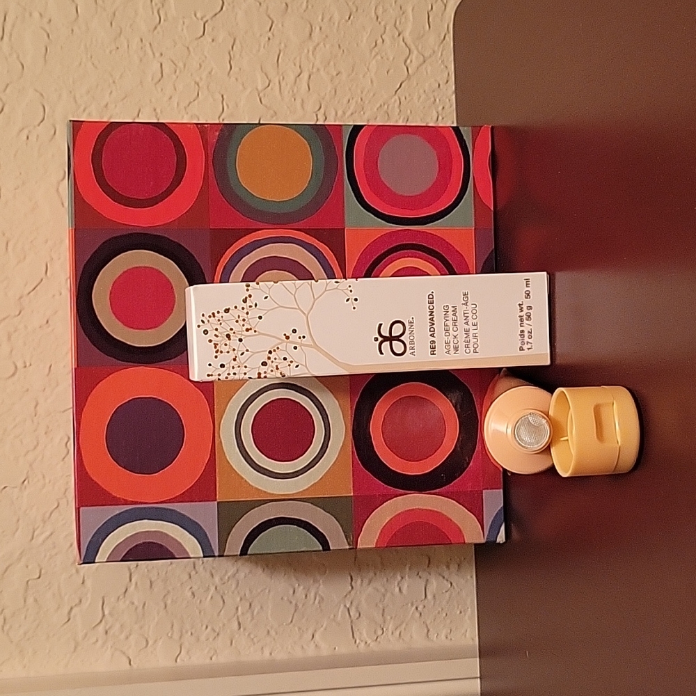 ARBONNE AGE DEFYING NECK CREAM - Picture 7 of 8